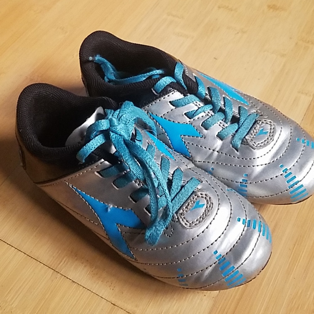 Diadora soccer cleats size 11.5